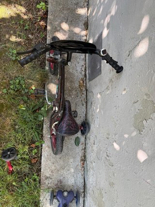Bicicleta infantil con diseño de Bakugan.