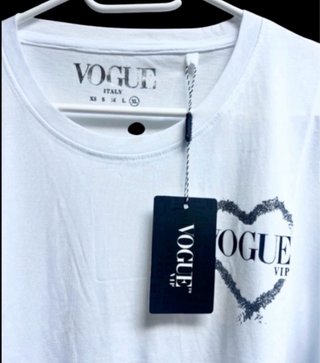 Tallas S / M / L / XL. Camiseta VOGUE VIP