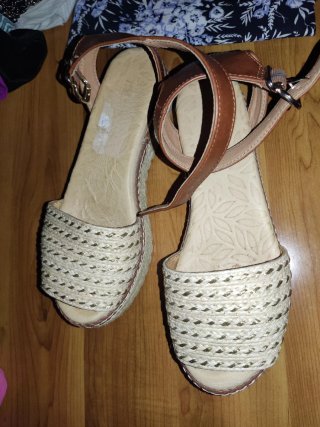 Sandalias Refresh Beige y Marrón