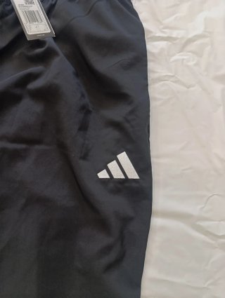 Pantalón deportivo Adidas negro