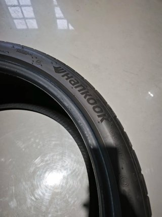 255/35 R21