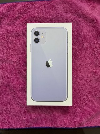 iPhone 11 Viola con custodie e protezioni