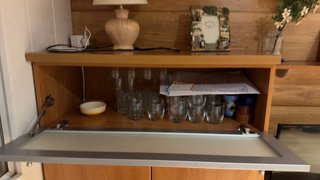 Mueble comedor tv vajillero madera y cristal
