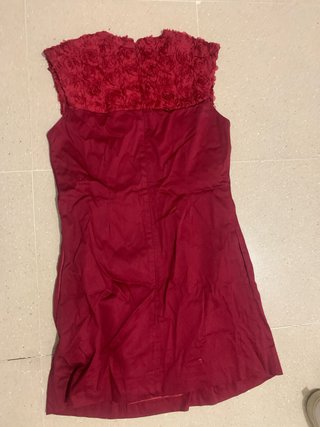 Vestido rojo con flores