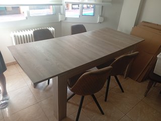 Mesa comedor y 4 sillas tapizadas