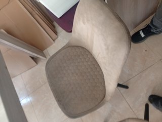 Mesa comedor y 4 sillas tapizadas