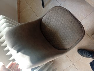 Mesa comedor y 4 sillas tapizadas