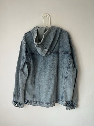Chaqueta vaquera con capucha