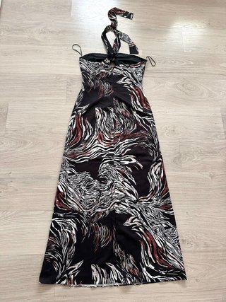 Vestido midi halter de la firma NTB de Maria Pombo