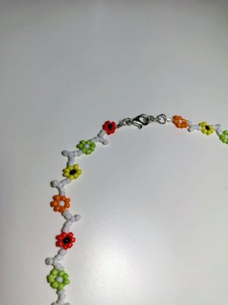 Collar reversible hecho a mano con flores