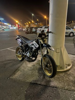Beta RRT Supermotard Negra y Dorada