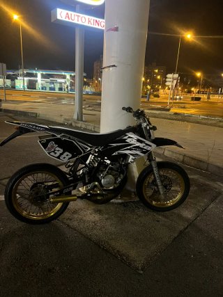 Beta RRT Supermotard Negra y Dorada