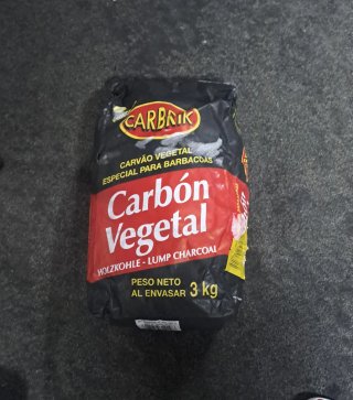 Barbacoa roja sin estrenar + carbón