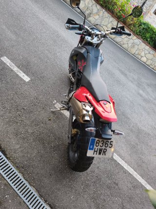 BMW G 650 Xmoto. Monocilindrica