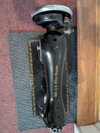 Máquina de coser Alfa clásica negra