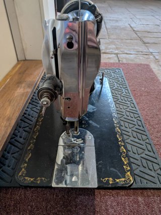 Máquina de coser Alfa clásica negra