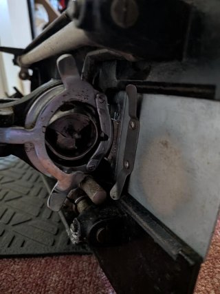 Máquina de coser Alfa clásica negra