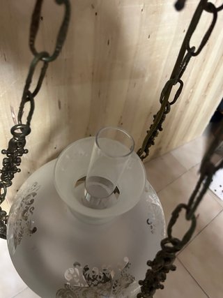 Lámpara quinqué antigua de latón y cristal