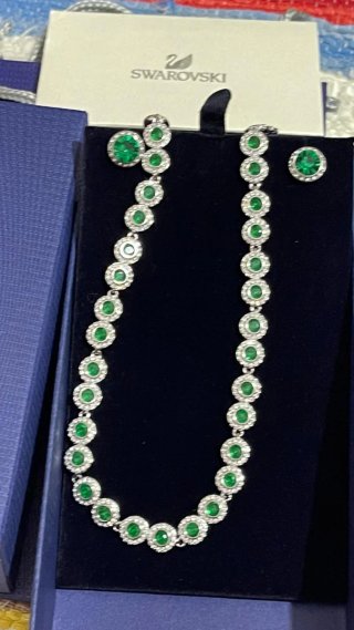 Conjunto Swarovski collar y pendientes verde