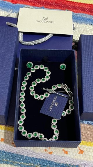 Conjunto Swarovski collar y pendientes verde