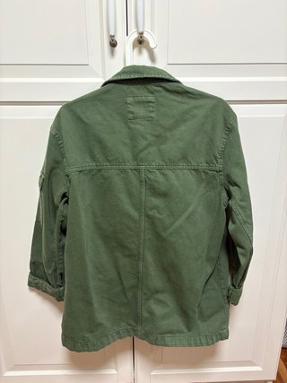Chaqueta verde militar Bershka entretiempo