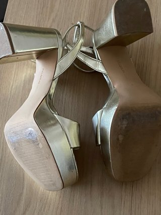 Sandalias Pull&Bear doradas tacón plataforma