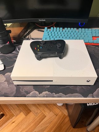 Xbox One S Blanca con Mando