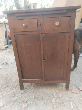 Antiguo curioso mueble escritorio de madera