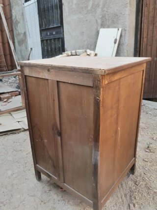 Antiguo curioso mueble escritorio de madera