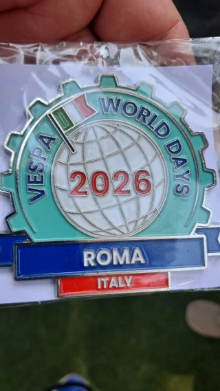 Spilla Vespa World Days 2026 Roma Italia