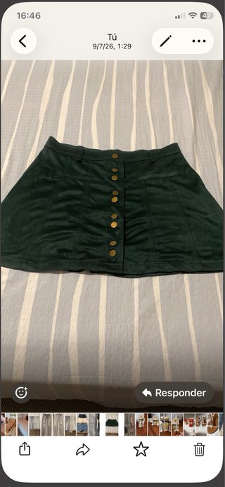 Falda corta verde botones
