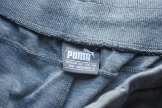 Pantalón deportivo Puma gris caballero