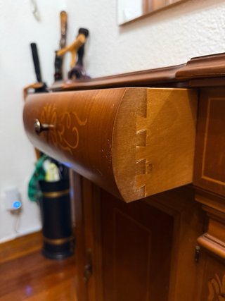 Mueble recibidor clásico de madera