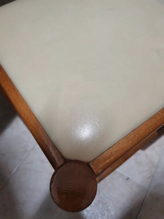 Taburete antiguo madera y piel beige