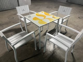 32 sillas y 8 mesas 20€/unidad
