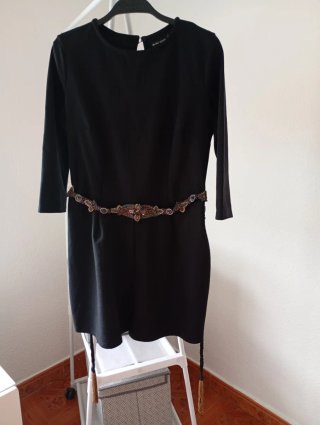 Mono Bershka negro con cinturón