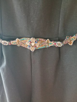 Mono Bershka negro con cinturón