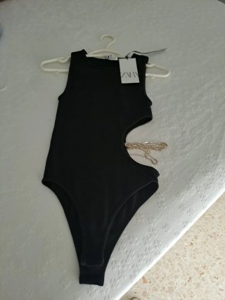 Body negro con detalle de pedrería