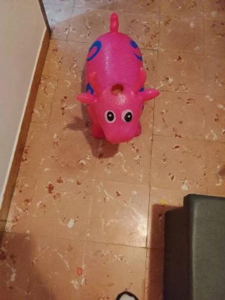 Toro inflable rosa para niños