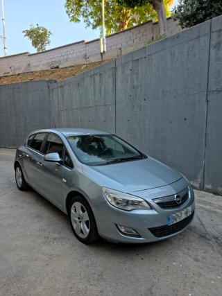Opel Astra 2012