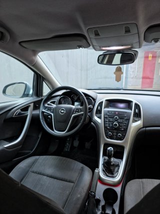Opel Astra 2012