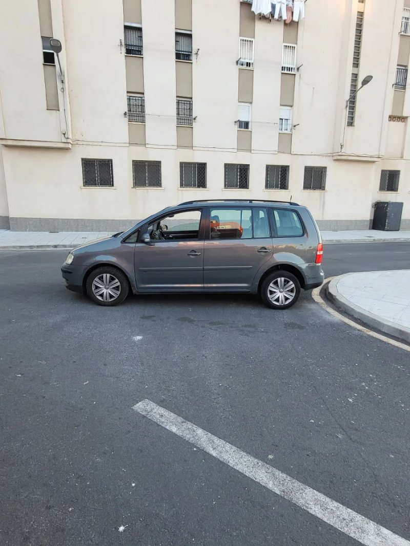 Volkswagen Touran 2006 - foto 1