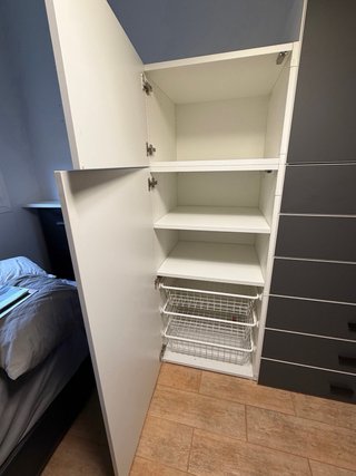 Guardaroba modulare IKEA con cassettiera