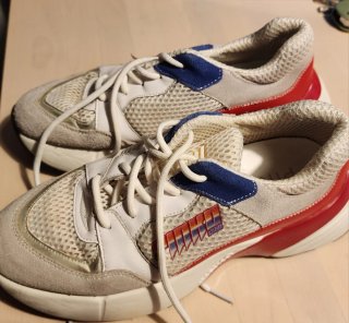 Zapatillas Puma Blancas y Rojas