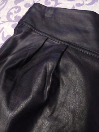Pantalón polipiel negro