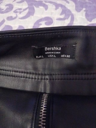 Pantalón polipiel negro