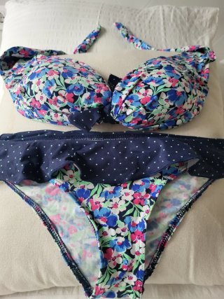 Bikini floral azul y rosa