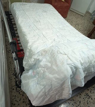 Cama articulada metálica