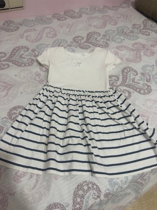 Vestido infantil blanco y rayas