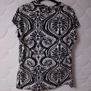Blusa estampada blanco y negro